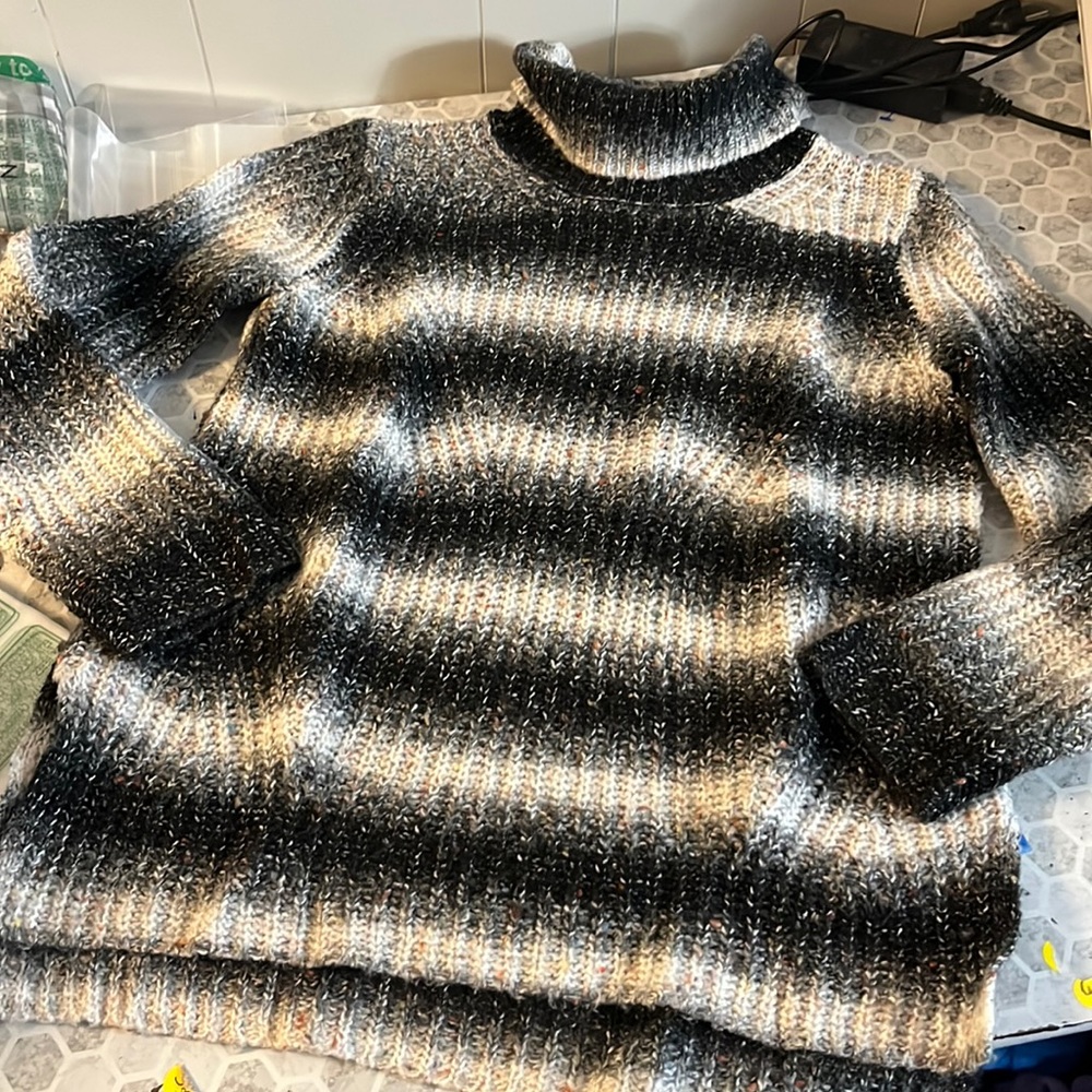Design 365 Medium Black White Striped Chunky Knit Turtle Neck Sweater